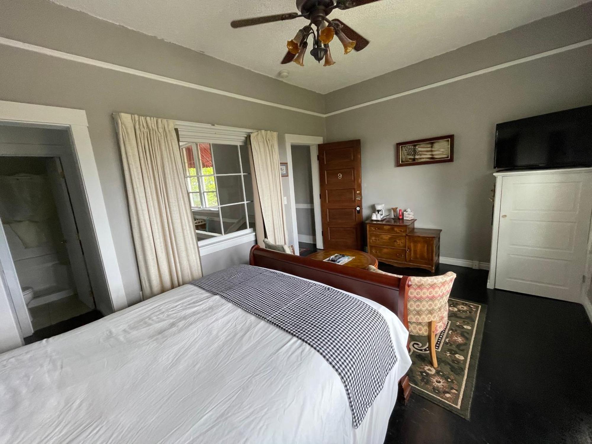 Northside School Bed & Breakfast Bonners Ferry Room photo